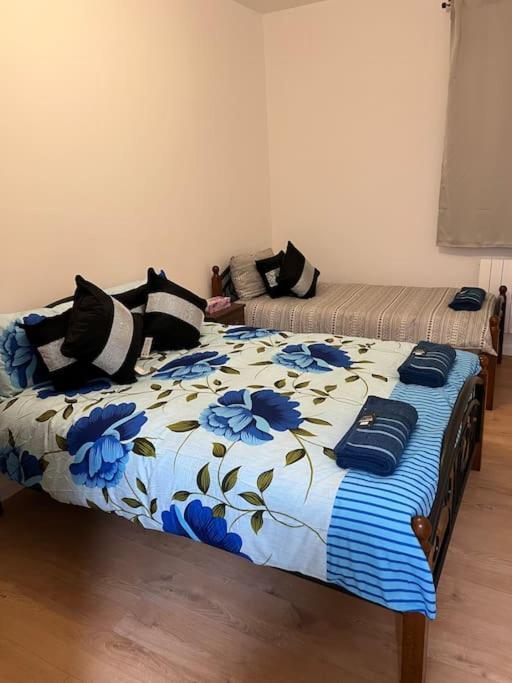 004- Brand New 1 Bedroom Apartment F1 Ealing Luaran gambar